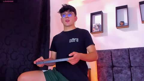 Snapshot of nolan_twink chatting on 10.08.25 Nolan online show from 10.08.25