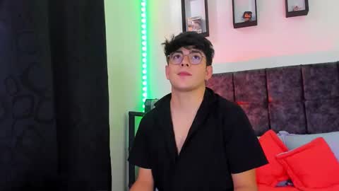 Snapshot of nolan_twink chatting on 10.27.25 Nolan online show from 10.27.25