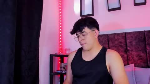 Snapshot of nolan_twink chatting on 11.04.25 Nolan online show from 11.04.25