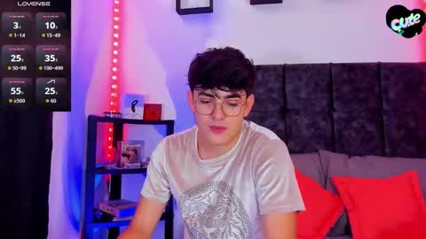 Snapshot of nolan_twink chatting on 11.14.25 Nolan online show from 11.14.25