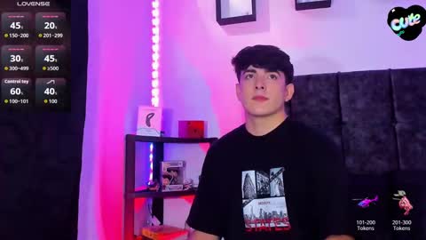 Snapshot of nolan_twink chatting on 11.16.25 Nolan online show from 11.16.25