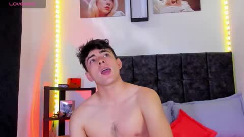 Snapshot of nolan_twink chatting on 12.04.25 Nolan online show from 12.04.25