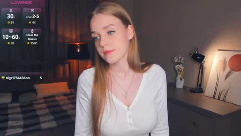Snapshot of normaemans chatting on 09.19.25 Beatrice online show from 09.19.25
