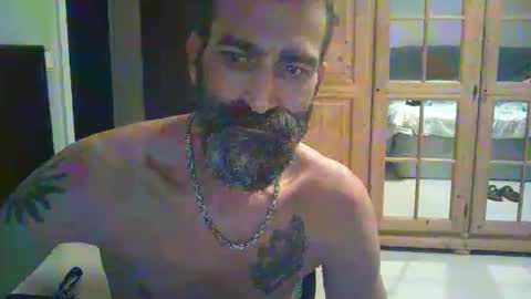 Snapshot of not4one chatting on 09.12.25 not4one online show from 09.12.25