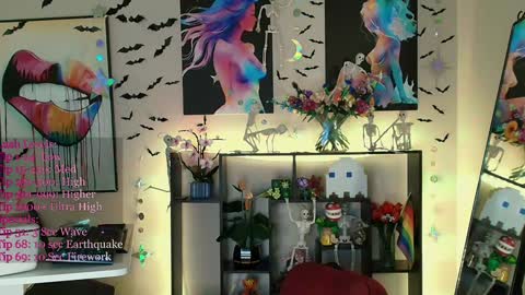 Snapshot of novaharper chatting on 10.01.25 Nova Harper online show from 10.01.25