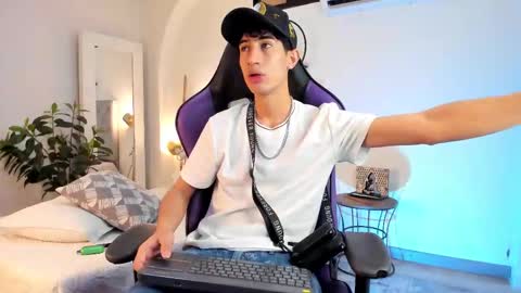 Snapshot of novawheeler chatting on 02.11.25 Nova online show from 02.11.25