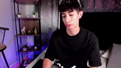 Snapshot of novawheeler chatting on 10.30.25 Nova online show from 10.30.25