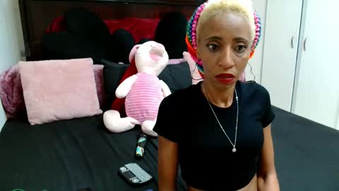 Snapshot of nubiangiggles chatting on 09.21.25 Nubiangiggles online show from 09.21.25