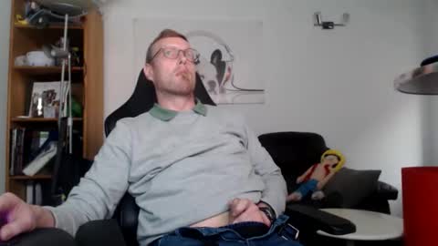 Snapshot of nursefan chatting on 10.31.25 nursefan online show from 10.31.25