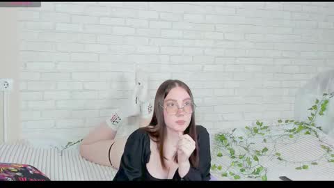 Snapshot of nymphalean chatting on 11.05.25 Kat online show from 11.05.25