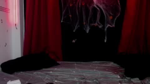 Snapshot of obey_missraven chatting on 10.30.25 obey_missraven online show from 10.30.25