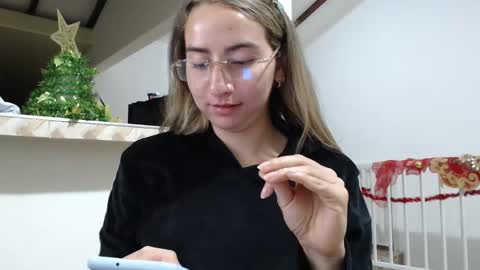 Snapshot of odette_brigh_ chatting on 12.12.24 Val online show from 12.12.24