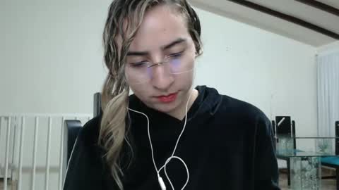 Snapshot of odette_brigh_ chatting on 02.09.25 Val online show from 02.09.25
