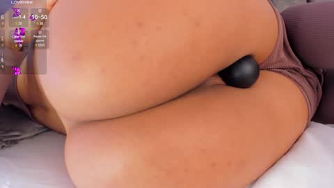 Holly online show from 02.04.25