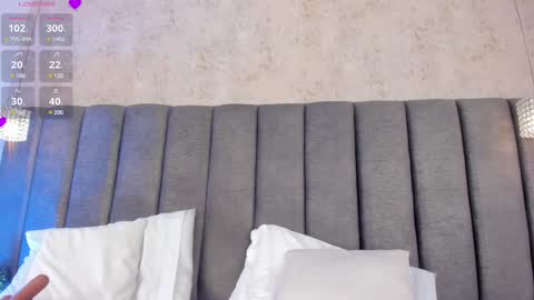 Holly online show from 03.11.25