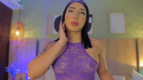 Holly online show from 10.07.25