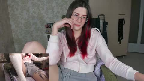 Snapshot of ohmygoddestkimmy chatting on 09.28.25 Kmmy online show from 09.28.25