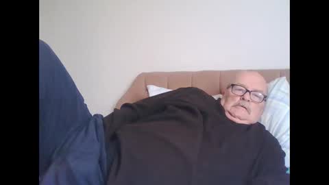 Snapshot of old_fkr chatting on 11.08.25 old_fkr online show from 11.08.25