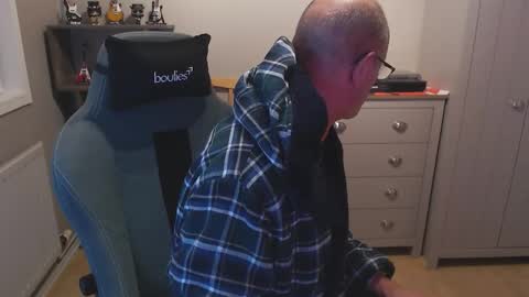 Snapshot of oldveteranuk chatting on 09.13.25 oldveteranuk online show from 09.13.25