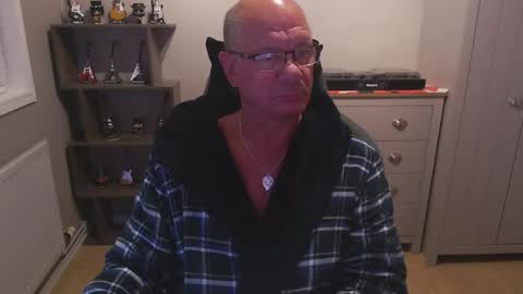 Snapshot of oldveteranuk chatting on 10.06.25 oldveteranuk online show from 10.06.25