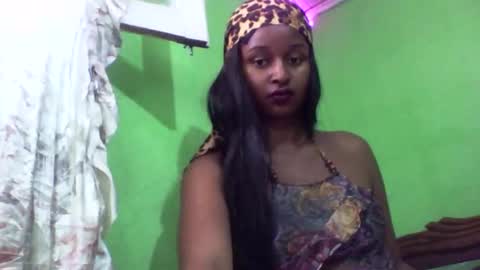 Snapshot of olinah610 chatting on 10.12.25 olinah610 online show from 10.12.25