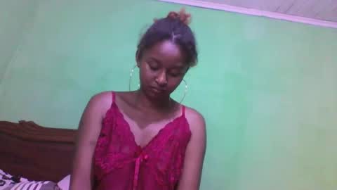 Snapshot of olinah610 chatting on 10.24.25 olinah610 online show from 10.24.25