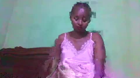 Snapshot of olinah610 chatting on 10.28.25 olinah610 online show from 10.28.25