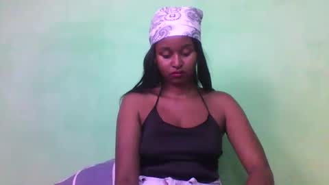 Snapshot of olinah610 chatting on 11.14.25 olinah610 online show from 11.14.25