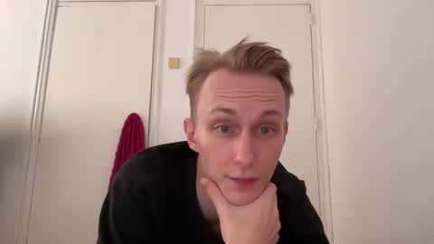 Snapshot of oliver_and_thomas chatting on 09.10.25 Oliver and Thomas online show from 09.10.25