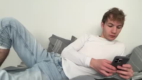 Snapshot of oliver_beck chatting on 02.16.25 Oliver Beck online show from 02.16.25