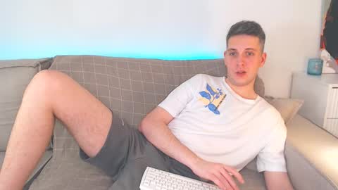 Snapshot of oliver_hort chatting on 02.18.25 Oliver online show from 02.18.25