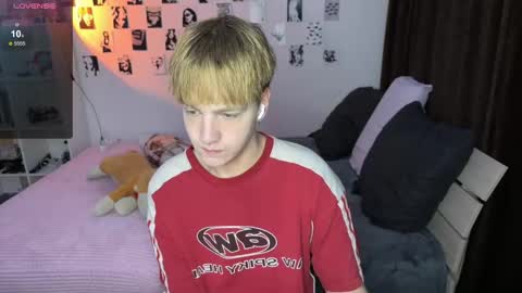 Snapshot of olivertasty chatting on 09.17.25 oliver online show from 09.17.25