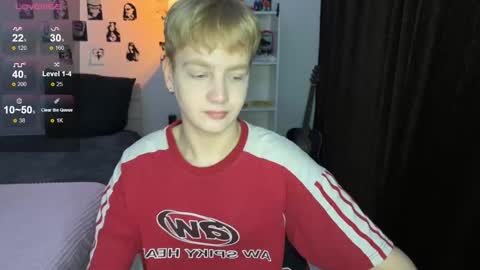 Snapshot of olivertasty chatting on 10.15.25 oliver online show from 10.15.25