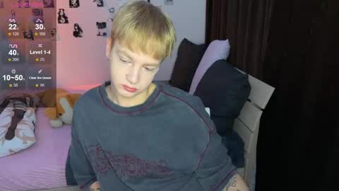 Snapshot of olivertasty chatting on 10.17.25 oliver online show from 10.17.25