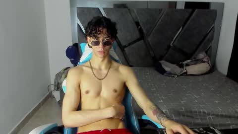 Snapshot of oliverthompson_01 chatting on 10.11.25 oliverthompson_01 online show from 10.11.25