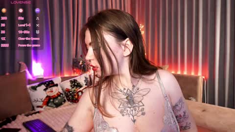 Snapshot of olivia_devis chatting on 01.13.25 SaraConor online show from 01.13.25