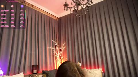 Snapshot of olivia_devis chatting on 02.16.25 SaraConor online show from 02.16.25
