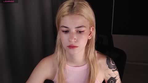 Olivia and Niko online show from 10.22.25