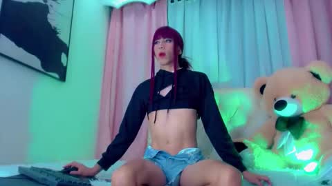 oliviahot01 online show from 11.28.25