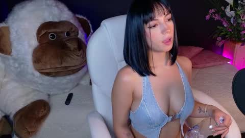 Olivia Mcneill  online show from 01.30.25