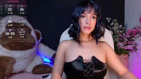 Olivia Mcneill  online show from 01.31.25