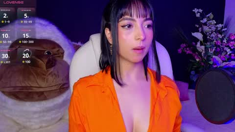 Olivia Mcneill  online show from 02.05.25