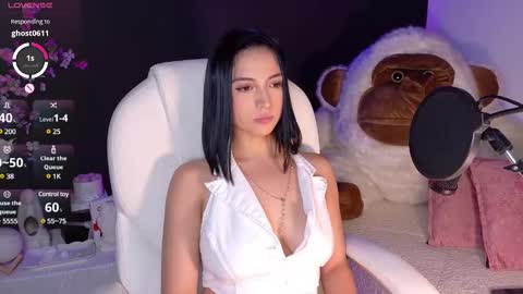 Olivia Mcneill  online show from 02.08.25