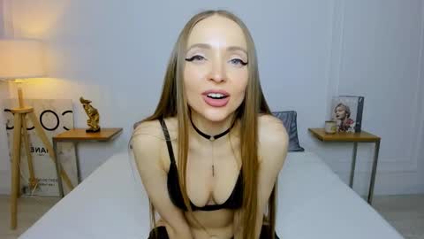 Snapshot of oliviawilsons chatting on 03.12.25 Olivia online show from 03.12.25