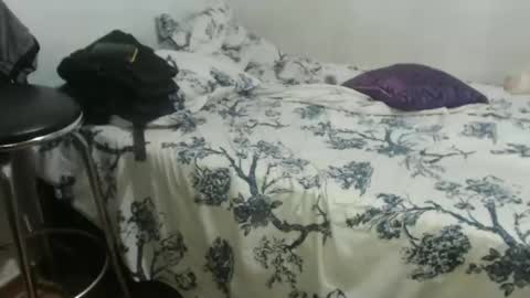 Snapshot of oly10022020 chatting on 01.08.25 OlySantos online show from 01.08.25