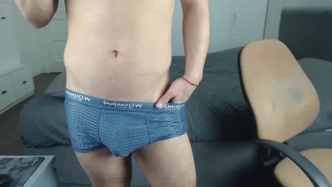 Snapshot of onebestlover chatting on 02.19.25 onebestlover online show from 02.19.25