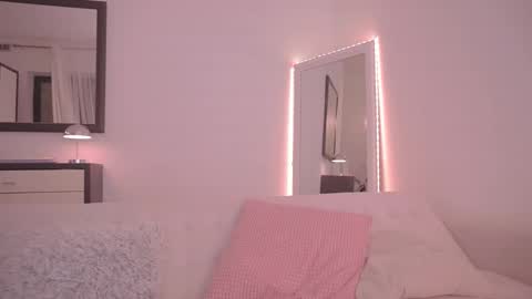 Snapshot of onelittlemermaid chatting on 10.30.25 Ariel online show from 10.30.25