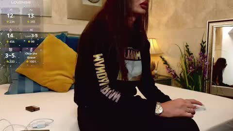 Snapshot of oneoutrageous chatting on 10.01.25 OutrageousOne online show from 10.01.25