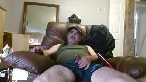 Snapshot of onewayallday chatting on 12.21.24 onewaykenny online show from 12.21.24