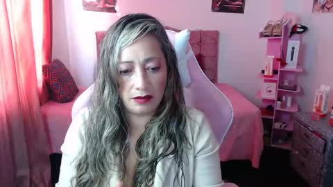 Snapshot of oriana_100 chatting on 02.17.25 oriana_100 online show from 02.17.25